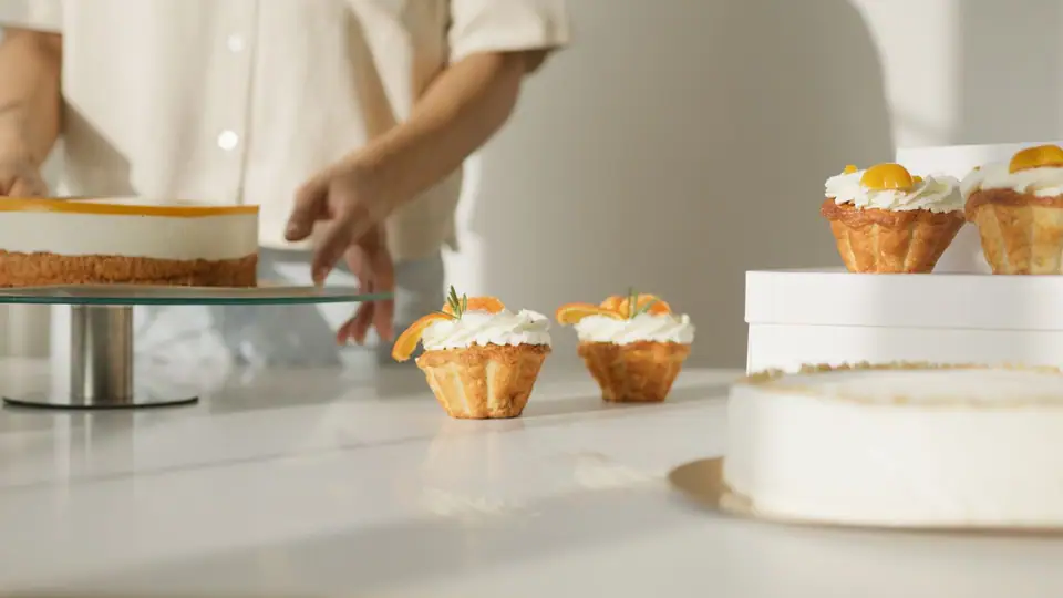 Frosted cupcakes (stock photo)
